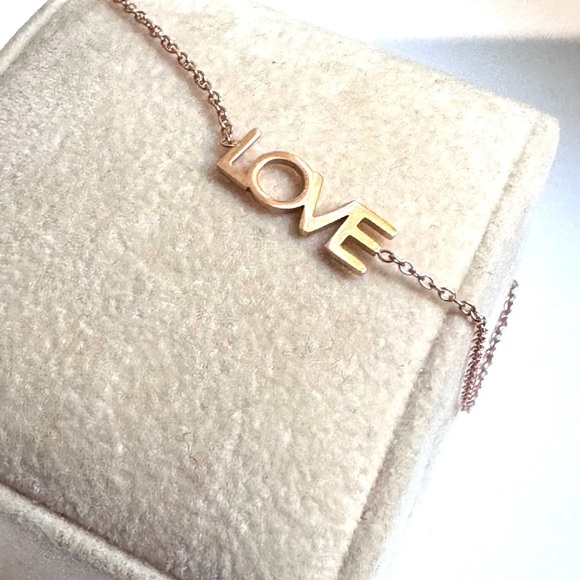 ✨Stunning Rare Maya Brenner Delicate Gold Tone LOVE Bracelet✨ - Picture 1 of 16